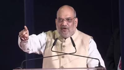 Amit Shah in Pune : दोन पिढ्या ज्यांच्याविरोधात लढले, त्यांच्याच मांडीवर जाऊन बसले, अमित शहांची शिवसेनेवर जहरी टीका