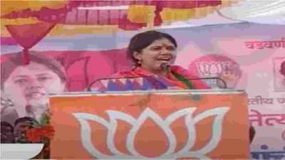 Election: ताई पहिल्या 4 मंत्र्यांमध्ये होत्या, दादा 32 व्या नंबरचे मंत्री! पंकजा मुंडेंचा धनंजय मुंडेंना टोमणा