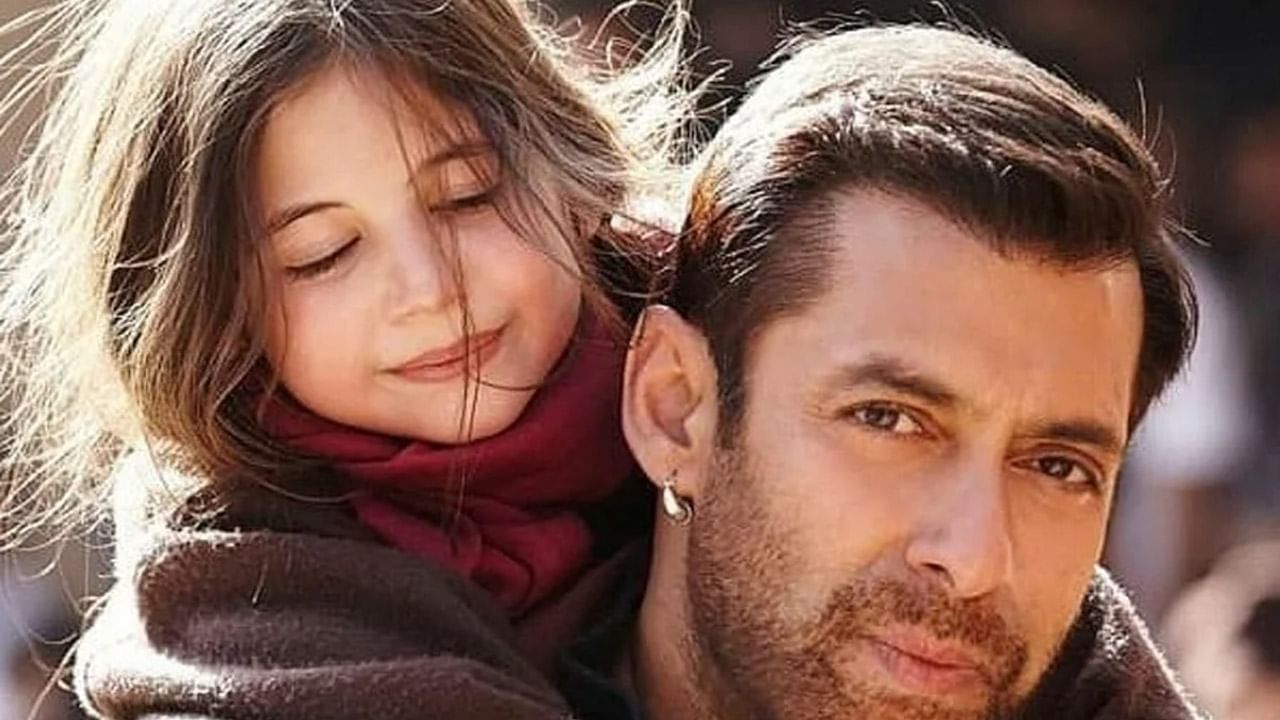 Bajrangi Bhaijaan 2 : ‘मुन्नी-बजरंगी’ची जोडी पुन्हा एकदा प्रेक्षकांच्या भेटीला येणार, ‘बाहुबली’ दिग्दर्शकाचे वडील लिहिणार कथा! Bajrangi Bhaijaan 2 : ‘मुन्नी-बजरंगी’ची जोडी पुन्हा एकदा प्रेक्षकांच्या भेटीला येणार, ‘बाहुबली’ दिग्दर्शकाचे वडील लिहिणार कथा!