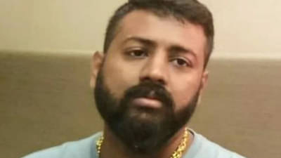 Money Laundering Case : बॉलिवूड सेलिब्रिटींनी तुरुंगात जाऊनही घेतली सुकेश चंद्रशेखरची भेट, अनेक सेलिब्रिटी गोत्यात येणार!