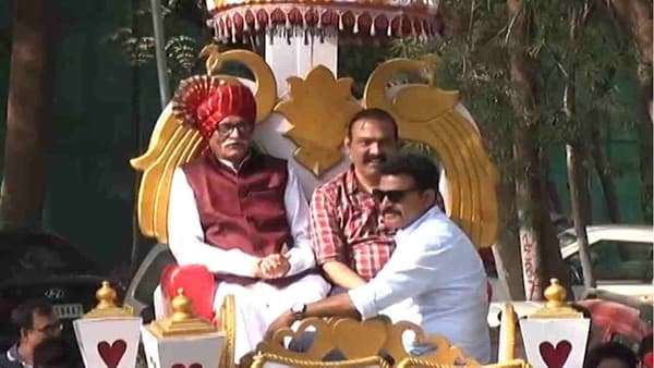 लेखक अरविंद जगताप यांच्या वडिलांचा जंगी वाढदिवस, 75 देशी वृक्षांची बीजतुला, मकरंद अनासपुरे, सयाजी शिंदेंची उपस्थिती
