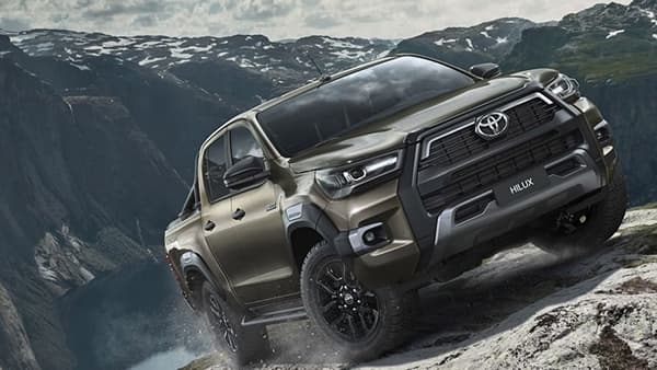 1.80 कोटी ग्राहकांच्या पसंतीस उतरलेल्या Toyota Hilux चं भारतीय रस्त्यांवर दर्शन, जानेवारी 2022 मध्ये बाजारात