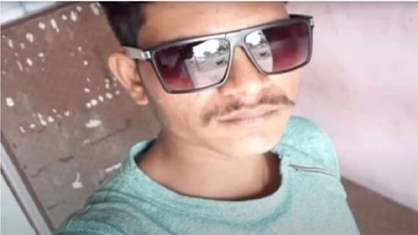 नाशकात 22 वर्षीय तरुणाची डोक्यात दगड घालून हत्या, बाभळीच्या झुडपात मृतदेह