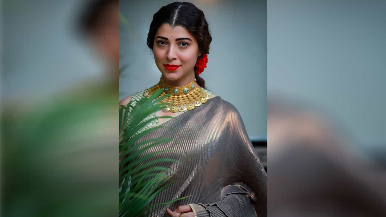 मराठी अभिनेत्री तेजस्विनी पंडित (Tejaswini Pandit) सतत चर्चेत असते. आता सोशल मीडियावर सक्रिय असणाऱ्या तेजस्विनीनं तिच्या इन्स्टाग्राम अकाऊंटवर काही हटके फोटो शेअर केले आहेत. या फोटोमध्ये तिचा घायाळ करणारा अंदाज पाहून चाहते थक्क झाले आहेत.