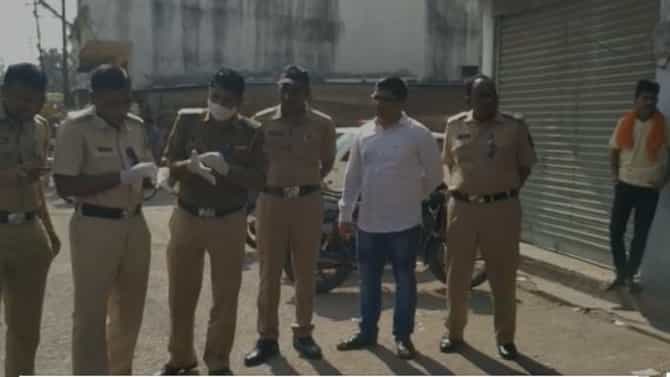 वर्दळीच्या ठिकाणी चाकूने भोसकून तरुणाची हत्या, आरोपी फरार; पोलिसांकडून तपास सुरु