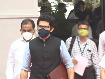 कोरोनाचा कहर लसीकरणावर भर, प्रत्येक विद्यार्थ्याचे लसीकरण झालं पाहिजे-आदित्य ठाकरे