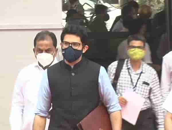 कोरोनाचा कहर लसीकरणावर भर, प्रत्येक विद्यार्थ्याचे लसीकरण झालं पाहिजे-आदित्य ठाकरे