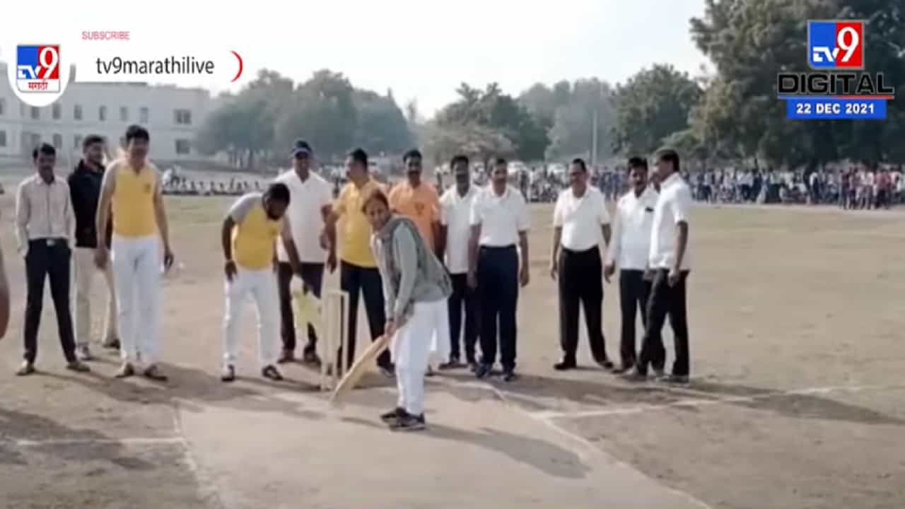 भाजप आमदार मोनिका राजळेंचे चौकार-षटकार, कॉलेज टीमची कॅप्टन 28 वर्षांनंतर पुन्हा मैदानात