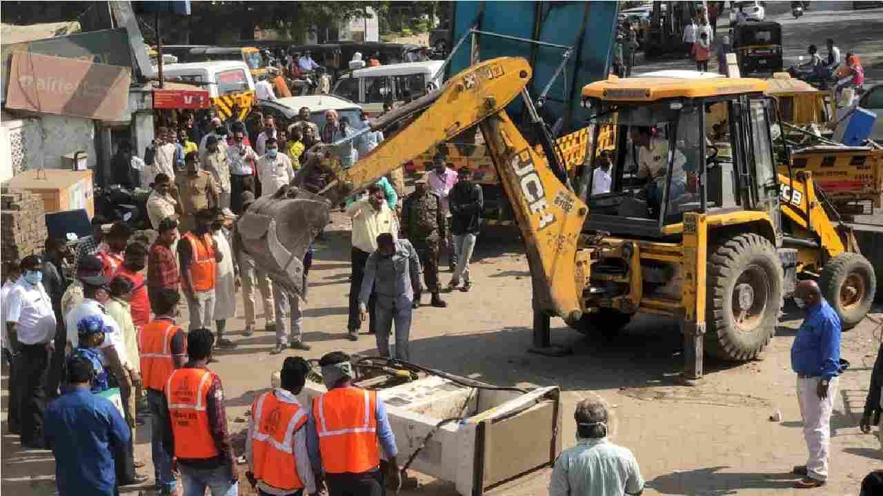 औरंगाबाद रेल्वे स्टेशनसमोरचा पेट्रोलपंप अखेर हटवला, वक्फ बोर्डाचा विरोध प्रशासकांनी झुगारला