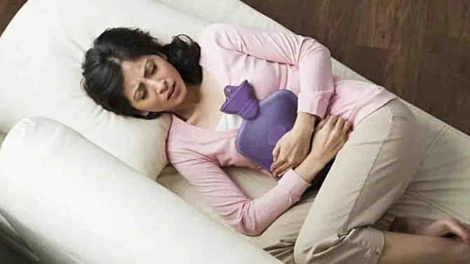 मासिक पाळीत होणाऱ्या मूड स्वींगचा असा करा सामना