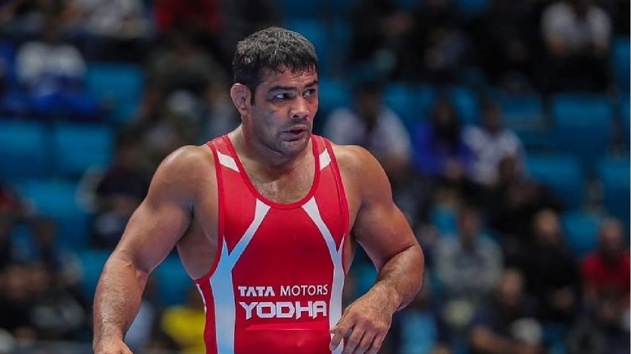 ऑलिम्पिकमध्ये दोन वेळा पदक विजेती कामगिरी करणारा प्रसिद्ध कुस्तीपटू सुशील कुमारला हत्येच्या आरोपाखाली 23 मे ला दिल्ली पोलिसांनी अटक केली. सध्या तो तिहार तुरुंगात बंद आहे. पोलिसांनी मते, सुशीलकुमारचं मुख्य मास्टरमाइंड आहे. कुस्तीपटू सागर धानकरला हॉकि स्टिकने मारहाण केल्याचे पुरावे पोलिसांकडे आहेत. उपचारा दरम्यान धानकरचा मृत्यू झाला. 