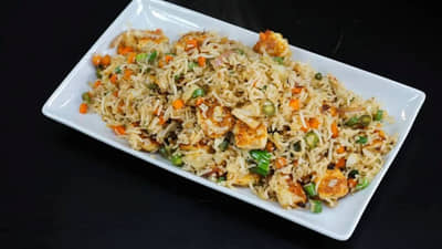 पनीरची भाजी खाऊन कंटाळलायत? मग, घरच्या घरी बनवा झटपट पनीर फ्राइड राईस!