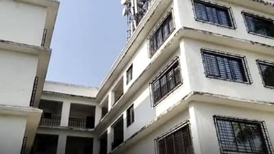 Palghar: वारंवार सूचना देऊनही विद्यार्थ्यांनी ऐकले नाही, संतापलेल्या मुख्याध्यापकांनी स्वतःच कात्रीने कापले केस