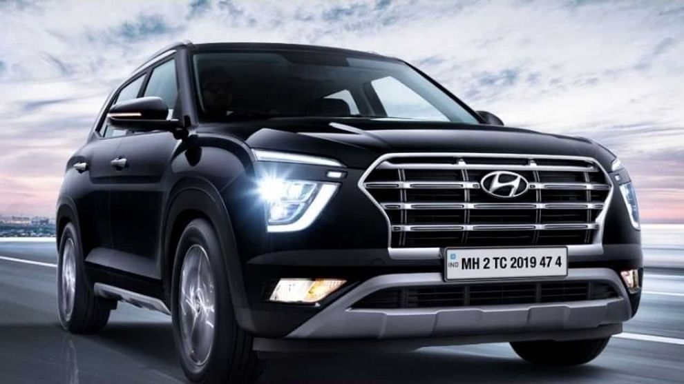 Hyundai Creta : देशात मारुतीच्या गाड्यांचा बोलबाला असताना Hyundai ची Creta या वाहनांना बाजारात चांगलीच स्पर्धा देत आहे. ही कार 10 ते 14 लाख रुपयांच्या रेंजमध्ये उपलब्ध आहे. यात 1.5-लीटर MPI एस्पिरेटेड पेट्रोल मोटर जे 1,497 cc चार-सिलेंडर पेट्रोल इंजिन मिळते. जे 6,300 rpm वर 113 bhp पॉवर आणि 450 rpm वर 144 Nm पॉवर निर्माण करते. मोटार 6-स्पीड मॅन्युअल गिअरबॉक्स आणि पर्यायी iVT (इंटेलिजेंट व्हेरिएबल ट्रान्समिशन) ऑटोमॅटिक युनिटशी जोडलेली आहे.