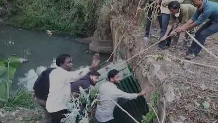 Nagpur | महिन्याभरापासून चर्चा मगरीची! वन विभागाचं मिशन मगर; नाग नदीत लावले पिंजरे, ट्रॅप कॅमेरे Nagpur | महिन्याभरापासून चर्चा मगरीची! वन विभागाचं मिशन मगर; नाग नदीत लावले पिंजरे, ट्रॅप कॅमेरे