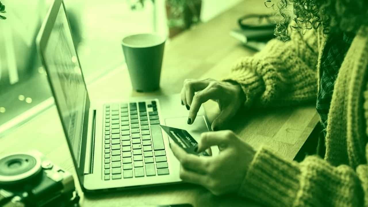 पुरुषांपेक्षा महिलांचा क्रेडिट स्कोअर का आहे चांगला; अहवालातून झाला मोठा खुलासा