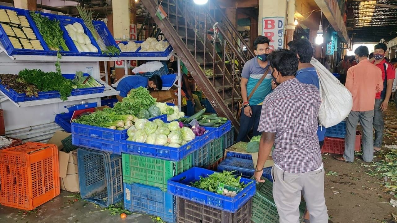 APMC Market: मुंबई आणि उपनगरात भाज्यांचे दर गगनाला भिडले, घाऊक बाजार आवारातच भाजीपाल्याच्या दरात तफावत