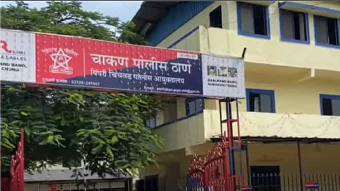 पुण्यात दोघांचा एकाच झाडाला गळफास, तरुणीचा जागीच मृत्यू, तरुण गंभीर