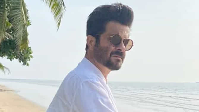 Happy Birthday Anil Kapoor | एकेकाळी गॅरेजमध्ये राहून काढले दिवस, आता जगाच्या कानाकोपऱ्यातील आलिशान बंगल्यांचा मालक अनिल कपूर!