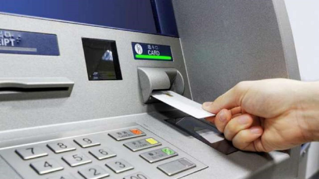 ATM कार्डला जन्म तारखेचा पिन ठेवणं महागात, रेल्वे अधिकाऱ्याचे 75 हजार टीव्ही अभिनेत्याने उडवले