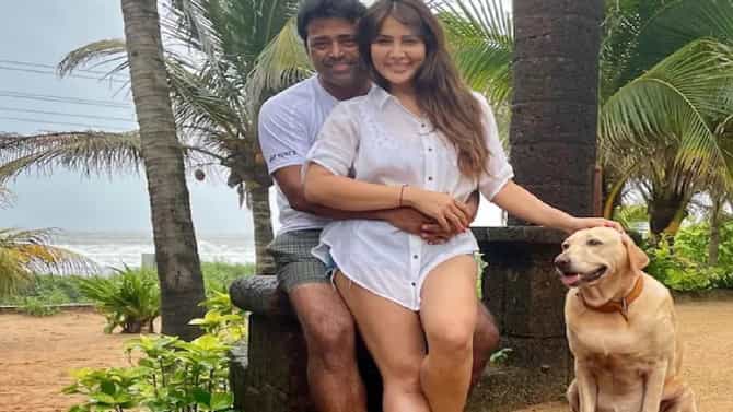 किम शर्माचा लिएंडर पेस सोबत रोमान्स, Kiss करतानाचा फोटो झाला व्हायरल