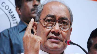 जीन्सवाल्या पोरींना मोदी आवडत नाहीत, 40 ते 50 वर्षाच्या महिलांवरच पंतप्रधानांचा प्रभाव; दिग्विजय सिंह यांचं वादग्रस्त विधान