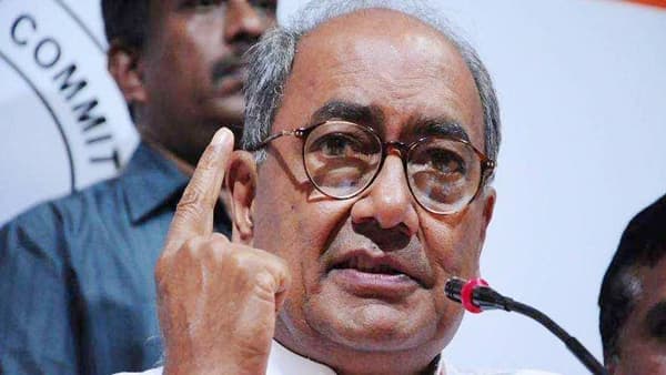 जीन्सवाल्या पोरींना मोदी आवडत नाहीत, 40 ते 50 वर्षाच्या महिलांवरच पंतप्रधानांचा प्रभाव; दिग्विजय सिंह यांचं वादग्रस्त विधान