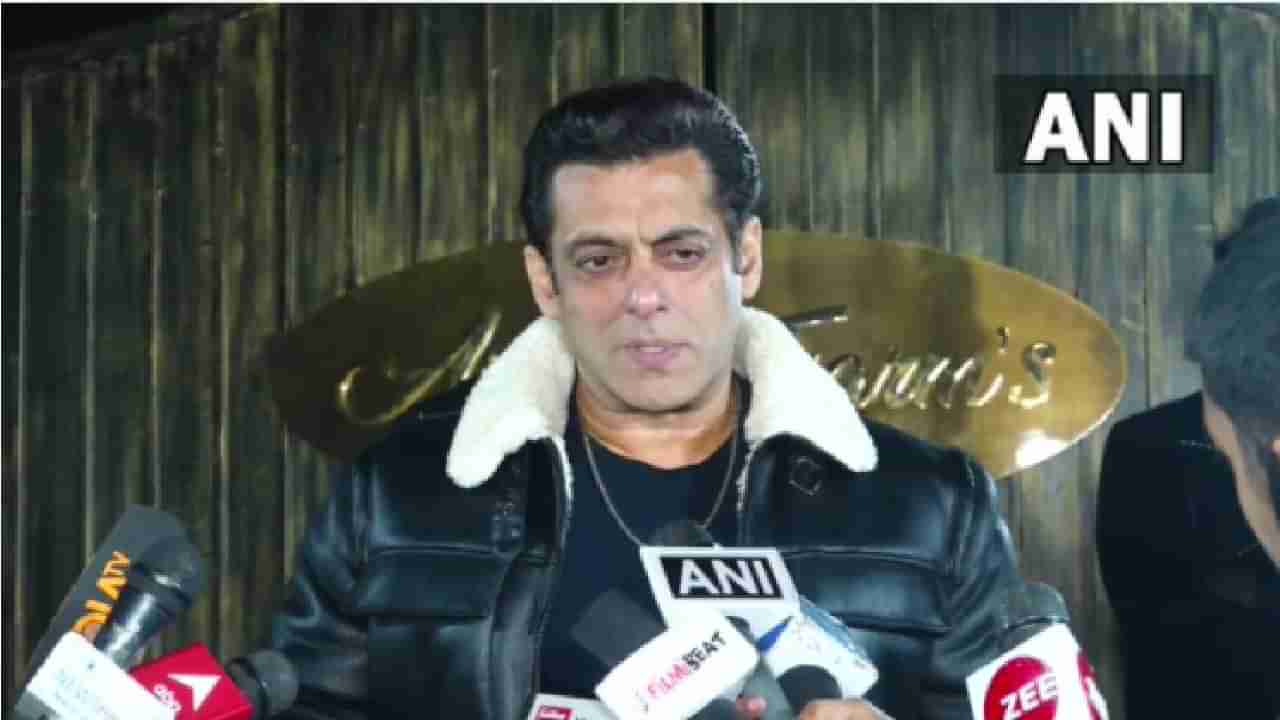 Salman Khan snake bite | विषारी साप मला तीन वेळा चावला, खुद्द सलमान खानकडून ऐका भयावह घटना