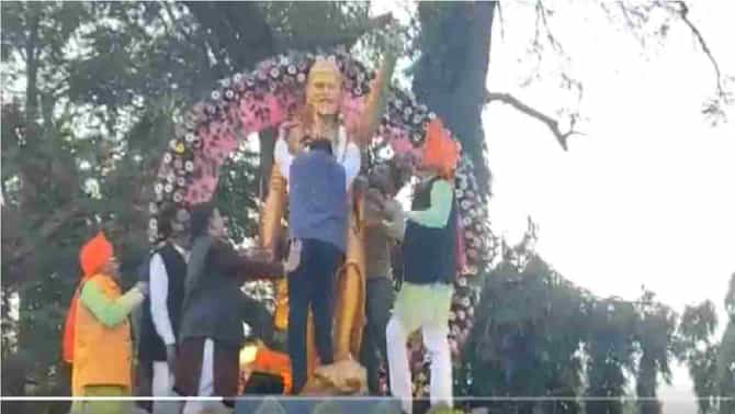 Video : आता वडेट्टीवारांनी शिवरायांचा अपमान केला? भाजपकडून व्हिडीओ ट्विट, उपाध्ये म्हणतात, ठाकरे काय अॅक्शन घेणार?