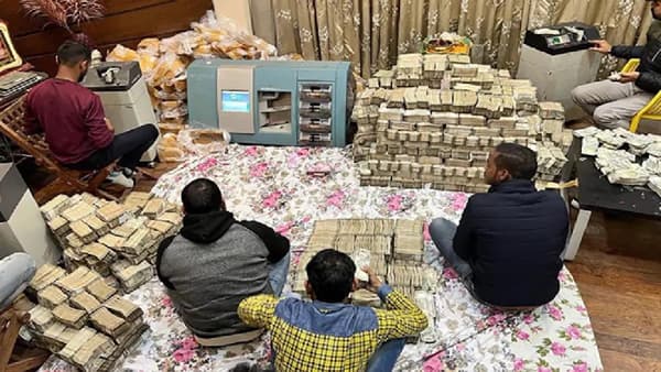 बिलाच्या सुतावरून गाठला 257 कोटींचा स्वर्ग; तळघरात माया, त्याच्या 500 चाव्या, अत्तर व्यापाऱ्याच्या कारनाम्याचा दरवळ
