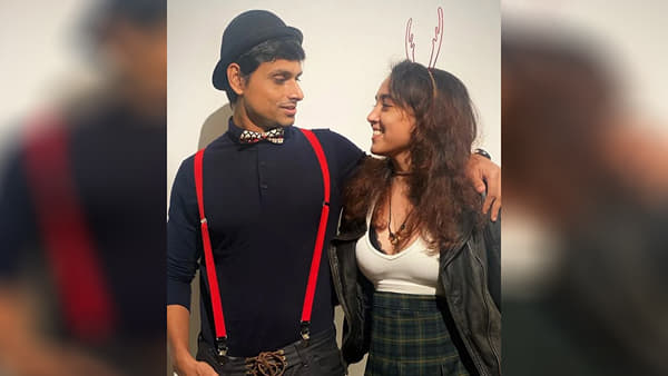 बॉलिवूडचा परफेक्शनिस्ट आमिर खान (Aamir Khan) जितका लाईम लाईटपासून दूर राहण्याचा प्रयत्न करतो, तितकीच त्याची मुलगी लाईमलाईटमध्ये राहते. आमिरची लाडकी लेक आयरा खान (Ira Khan) सोशल मीडियावर खूप सक्रिय आहे आणि तिच्या वैयक्तिक आयुष्यातील झलक चाहत्यांसोबत शेअर करताना दिसत आहे. नुकतेच तिने पुन्हा एकदा तिच्या बॉयफ्रेंडसोबतचे खास क्षणांचे फोटो शेअर केले आहेत, ज्याची सर्वत्र चर्चा होत आहे.