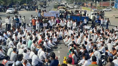 Video ! सक्तीची वीजबिल वसुली थांबवा ; मुंबई-आग्रा महामार्गावर भाजपचा रास्तारोको