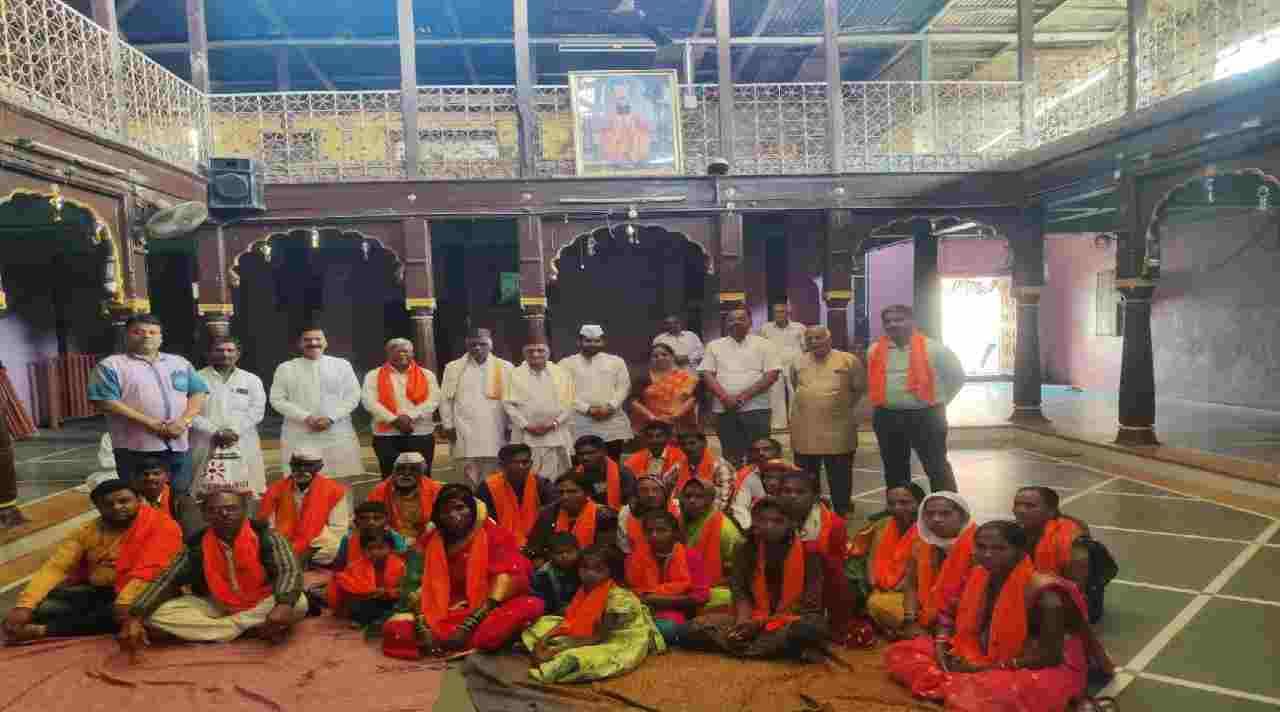 Auranagabad: ख्रिश्चन धर्माचा त्याग करून 53 जणांचा पुन्हा हिंदू धर्मात प्रवेश, पैठणमध्ये नाथवंशजांच्या हस्ते स्वीकृती