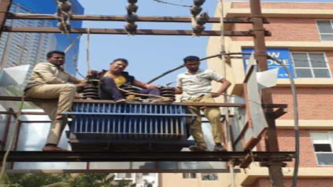 Pimpri-Chinchwad crime | हिंजवडीत विद्युत डीपीवर चढून तरुणाचा आत्महत्येचा प्रयत्न ; अग्नीशामक दलाने वाचवाला जीव