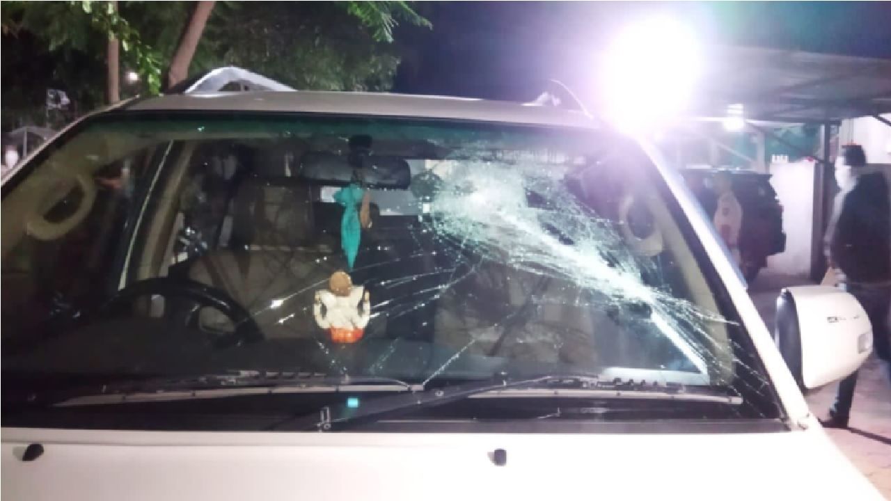 Rohini Khadse Car Attack | रोहिणी खडसे यांच्या गाडीवर दगडफेक, अज्ञातांकडून हल्ला