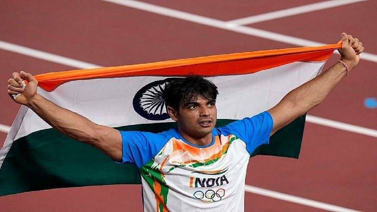  भारताला भारताला १३ वर्षांनी ऑलिम्पिकमध्ये  सुवर्णपदक मिळवून देणाऱ्या भालाफेकपटू नीरज चोप्रा फोटो देखील सोशल मीडियावर खूप व्हायरल झाला होता. 