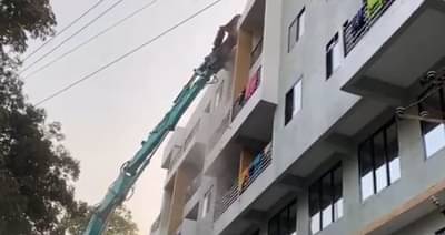डोंबिवलीतील बेकायदा इमारतीवर KDMCचा हातोडा, आधी अधिकारी झोपले होते का? स्थानिकांचा सवाल