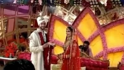 Viral Video : अय्यो...! वरमाला घालण्यापूर्वी वरानं घातली अशी अट, की वधूही लाजली!