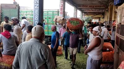 Corona | नियम कडक, पण पाळतंय कोण? APMCमध्ये नियमांची पायमल्ली, मार्केट बंद करावं लागणार?