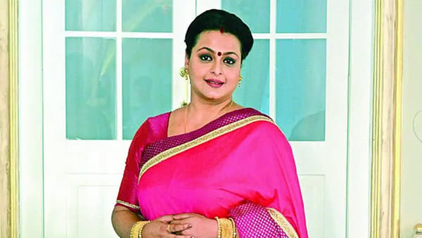 ‘हम’, ‘खुदा गवाह’ आणि ‘आँखे’ या चित्रपटात काम केलेली अभिनेत्री शिल्पा शिरोडकर कोरोनाची शिकार झाली आहे. अभिनेत्रीने इन्स्टाग्राम पोस्टद्वारे ही माहिती दिली आहे.