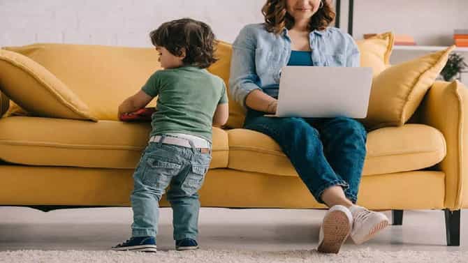 work from home | मुलांसोबत राहून कठीण जातोय वर्क फ्राम होम; या पाच टिप्स तुमचे काम करतील सोपे