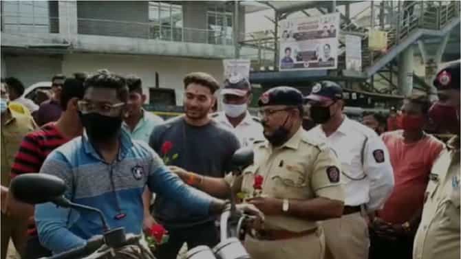Badlapur | वाहतुकीचा नियम मोडलात ? गुलाब घ्या गुलाब, नो चलान डेनिमित्त बदलापूर पोलिसांकडून जनजागृती
