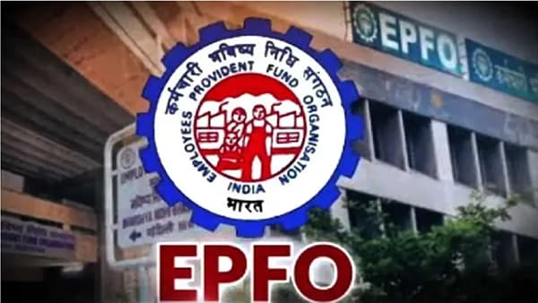 खुषखबर EPFO च्या 24 कोटी खातेदारांना सुखद धक्का, कर्मचा-यांच्या ठेवीवरील व्याजदरात सरकार वाढ करण्याची शक्यता