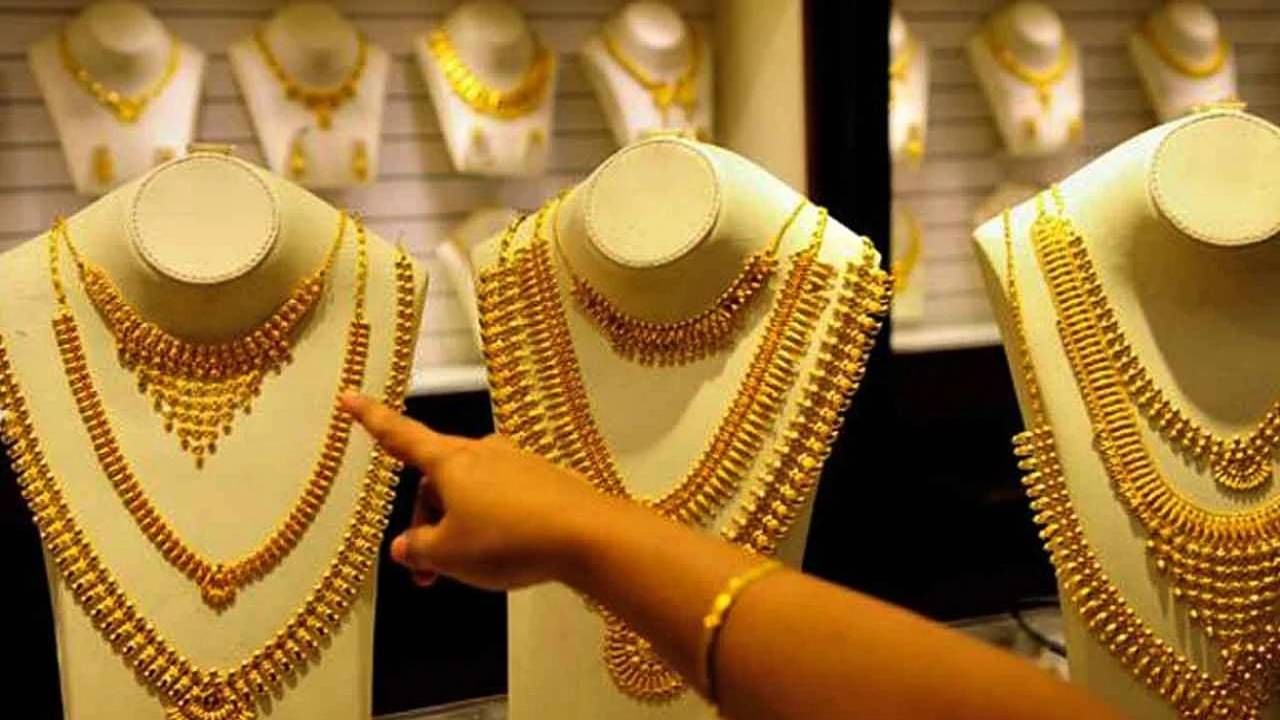 Gold price: सोने खरेदीसाठी ‘गोल्ड’न चान्स! मुंबई ते नागपूर सोन्याचे भाव गडगडणे सुरूच; वाचा, आजचे दर!