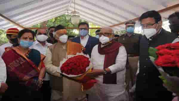 नाशिक दौऱ्यावर असणाऱ्या राज्यपालांचं छगन भुजबळांकडून खास स्वागत! राजकीय वर्तुळात चर्चा