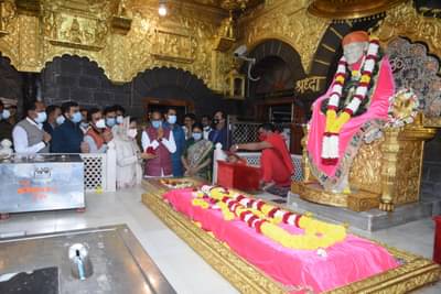शिवराज सिंह चौहानांच्या नववर्षाची सुरुवात साई दर्शनाने; कोरोना संकट टळण्यासाठी केली प्रार्थना
