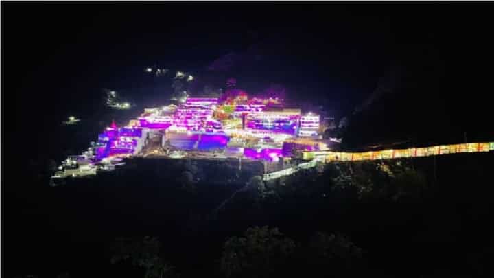 Mata Vaishno Devi Stampede | जम्मूमधील माता वैष्णोदेवी मंदिर परिसरात चेंगराचेंगरी, 12 जणांचा मृत्यू, बचावकार्य सुरु Mata Vaishno Devi Stampede | जम्मूमधील माता वैष्णोदेवी मंदिर परिसरात चेंगराचेंगरी, 12 जणांचा मृत्यू, बचावकार्य सुरु