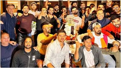टीम इंडियाचं दक्षिण आफ्रिकेत 31st चं जंगी सेलिब्रेशन पाहा खास PHOTOS