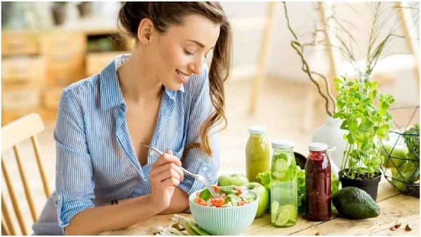 Winter Superfoods : हिवाळ्यात रोगप्रतिकारक शक्ती वाढवण्यासाठी या सुपरफूड्सचा आहारात समावेश करा