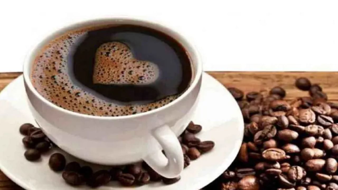 जास्त कॉफी देखील मूत्रपिंडासाठी हानिकारक आहे. त्यात कॅफिन असते, जे किडनीसाठी विषारी म्हणून ओळखले जाते. तुम्हाला आधीच मूत्रपिंडाची समस्या असल्यास तुम्ही काॅफीचे सेवन अजिबात करू नका. 